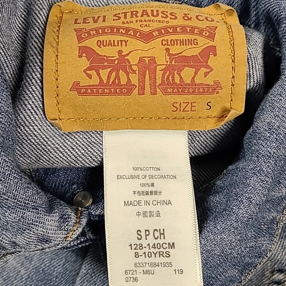 LEVIS S, P, CH, 2019 KIDS PRE-OWNED LIKE NEW BUTTON TRUCKER DENIM JACKET